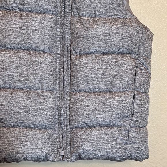𝅺GAP Boy Gray Puffer Vest - Picture 6 of 14
